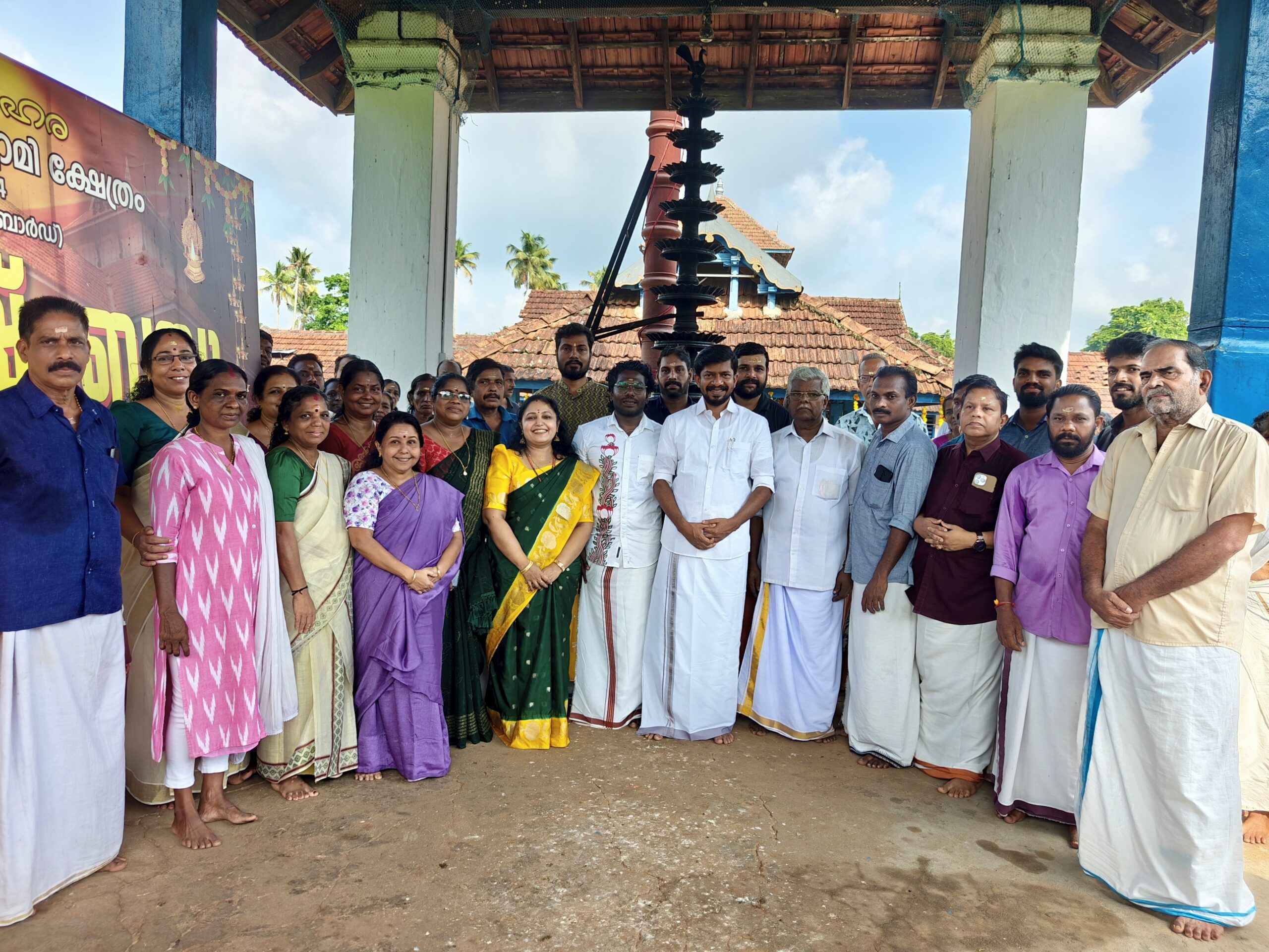 മന്ത്രി ശ്രീ.ഒ.ജെ. ജനീഷ് – കുഴൂർ ശ്രീ സുബ്രഹ്മണ്യസ്വാമി ക്ഷേത്രത്തിൽ